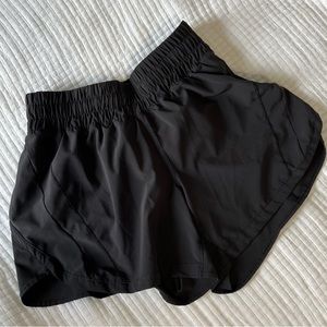 Lululemon Track that mid rise shorts